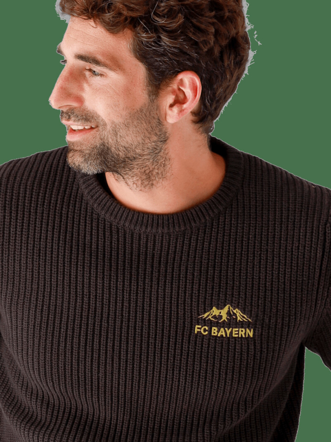 Мужской вязаный свитер домашний