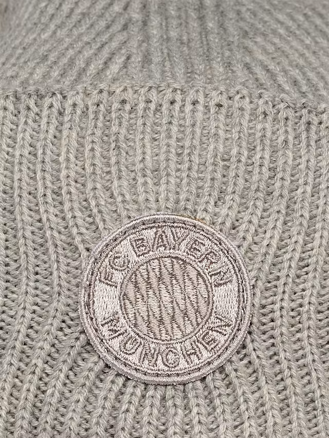 Шапка Statement