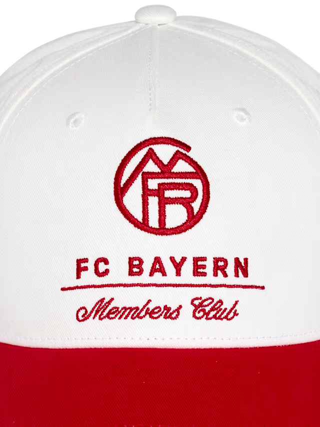 Бейсболка Members Club