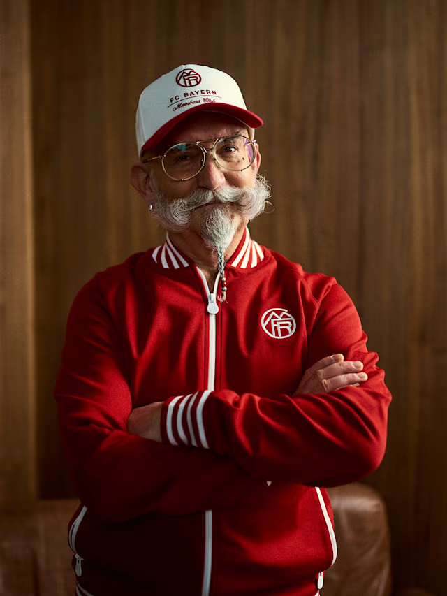 Бейсболка Members Club