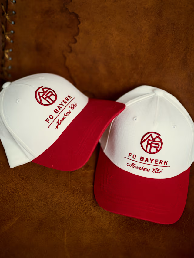 Бейсболка Members Club